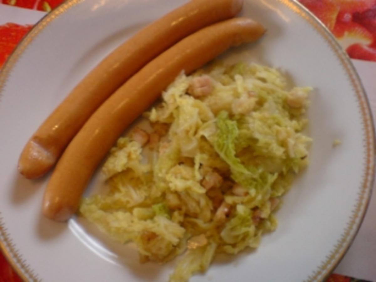 Wiener Würstchen mit Wirsinggemüse - Rezept