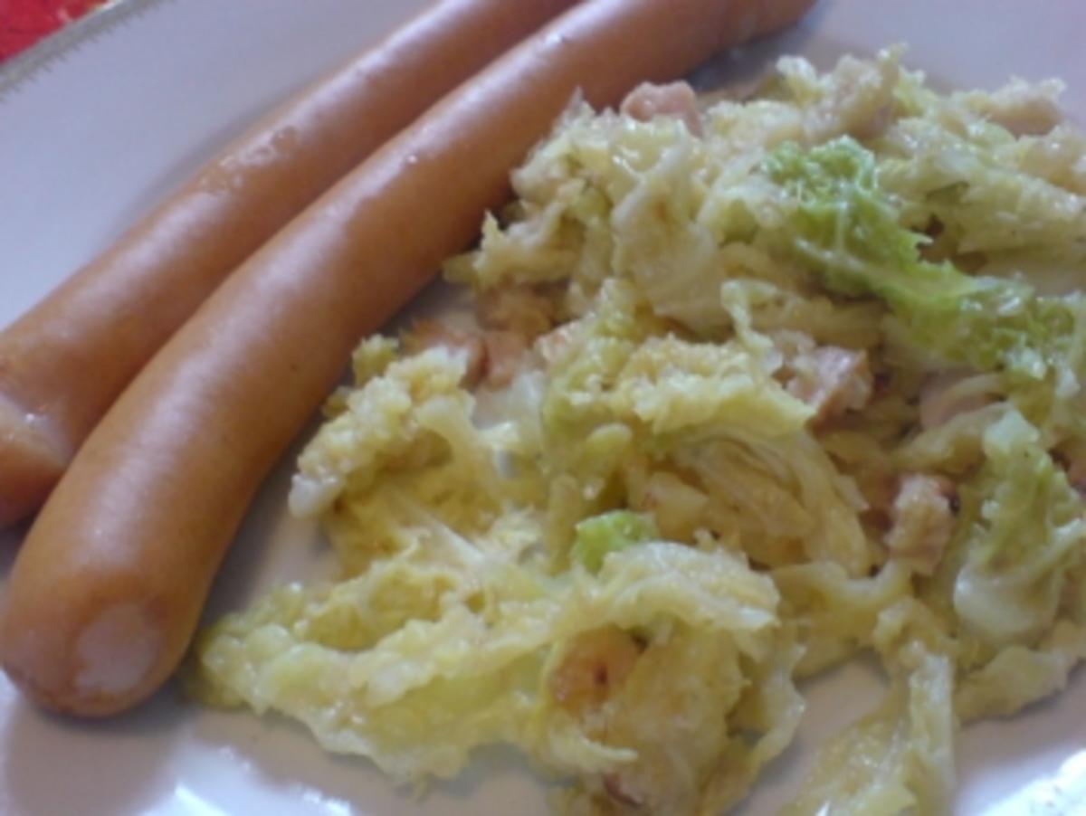 Wiener Würstchen mit Wirsinggemüse - Rezept