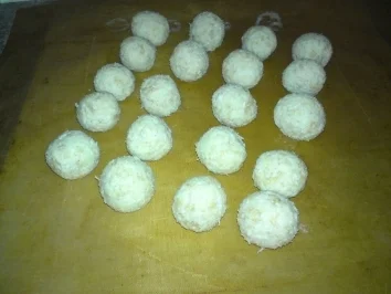 Rezept: Kokoskonfekt Raffaelo Art Kokoskonfekt Raffaelo Art - Rezept