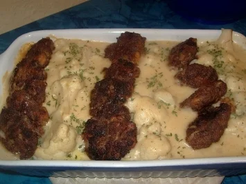 Rezept: Blumenkohl-Auflauf mit Frikadellen Blumenkohl-Auflauf mit Frikadellen - Rezept
