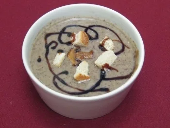 Champignonsuppe mit Croutons - Rezept