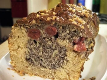 Kuchen: Kirsch-Apfel-Mohnkuchen mit Nüssen und Schokolade - Rezept