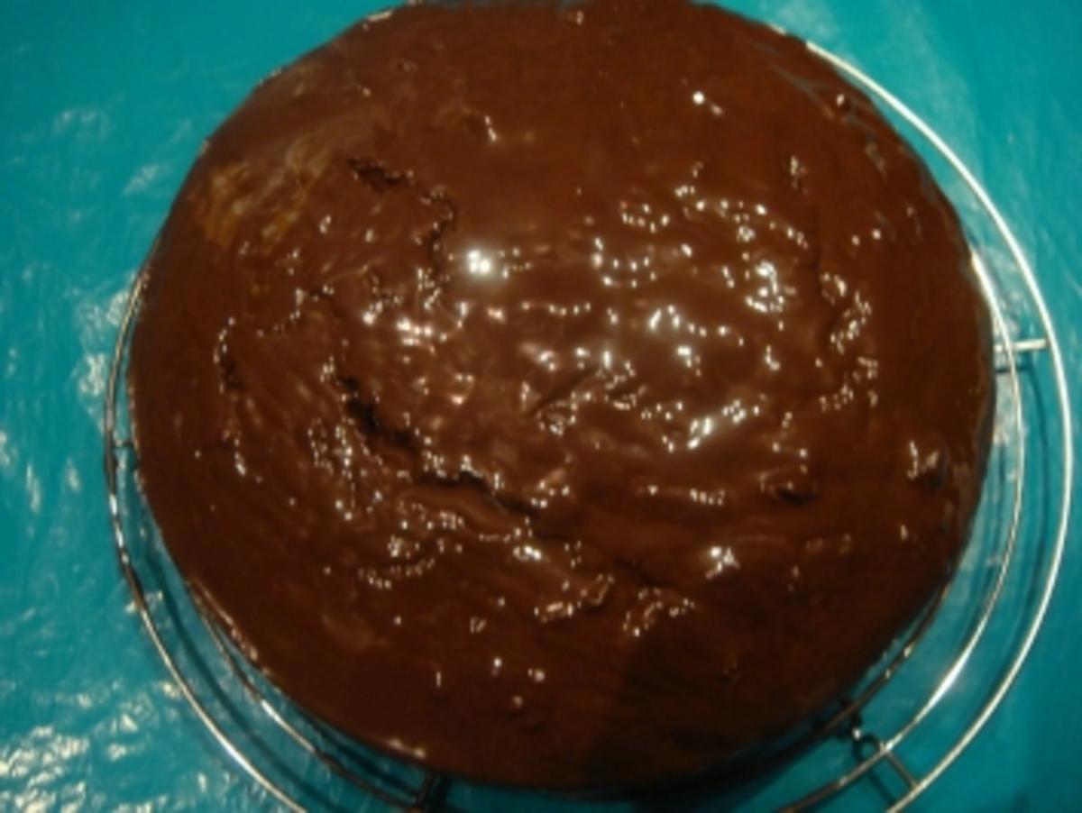 Kuchen: Schokoladen-Rum-Kuchen - Rezept