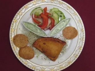 Samosas mit Koriander-Chutney und Raita - Rezept