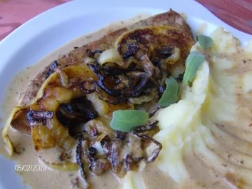 Rezept: Kalbsleber mit Äpfeln und Zwiebeln Kalbsleber mit Äpfeln und Zwiebeln - Rezept