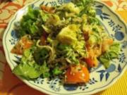 Gemischter Salat mit Käseraspeln - Rezept