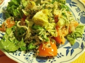 Gemischter Salat mit Käseraspeln - Rezept