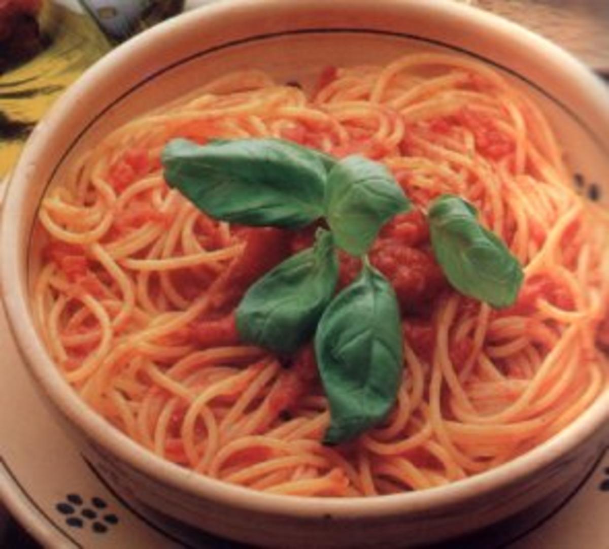 erster gang  spaghetti mit geroesteten tomaten - Rezept