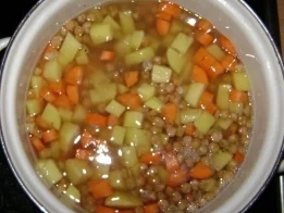 Rezept: Tempoerbsen-Suppe mit Bockwurst Tempoerbsen-Suppe mit Bockwurst - Rezept