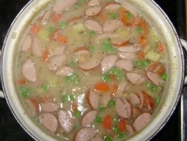 Rezept: Tempoerbsen-Suppe mit Bockwurst Tempoerbsen-Suppe mit Bockwurst - Rezept