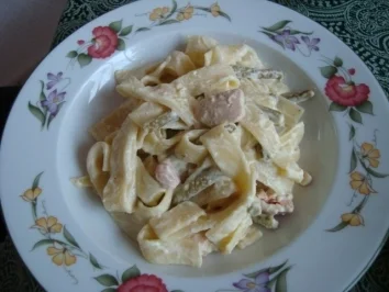 Rezept: *danes Spezial - Lachs-Fettucine á la Alexandra *danes Spezial - Lachs-Fettucine á la Alexandra - Rezept