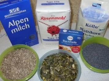 Rezept: Aller Anfang ist schwer - Brötchenkranz Bild Nr. 4 Aller Anfang ist schwer - Brötchenkranz - Rezept - Bild Nr. 4