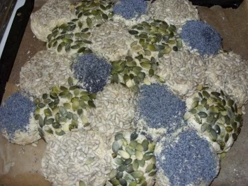 Rezept: Aller Anfang ist schwer - Brötchenkranz Bild Nr. 3 Aller Anfang ist schwer - Brötchenkranz - Rezept - Bild Nr. 3