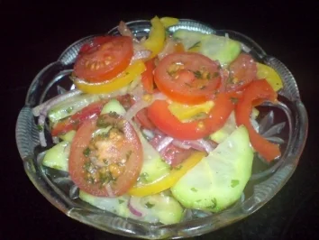 Gurken-Paprika-Salat - Rezept