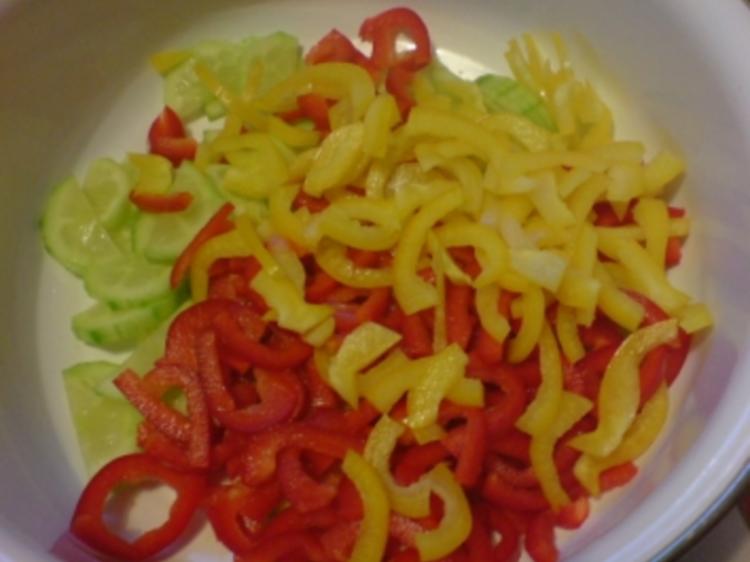 Gurken-Paprika-Salat - Rezept mit Bild - kochbar.de