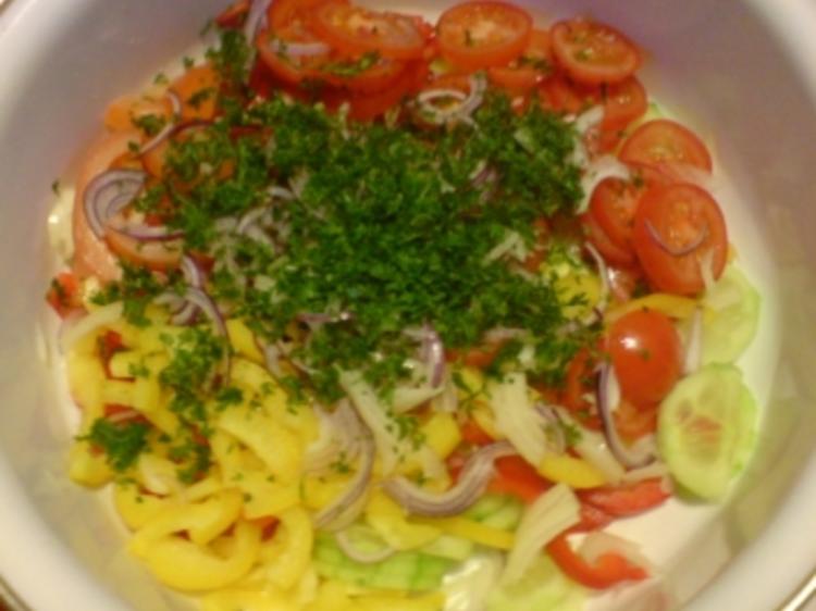 Gurken-Paprika-Salat - Rezept mit Bild - kochbar.de