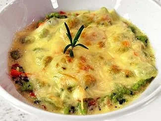 Rezept: Spinatspätzle in Kräuterrahmsauce überbacken Spinatspätzle in Kräuterrahmsauce überbacken - Rezept