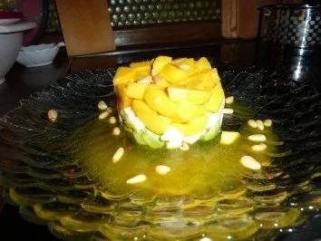 Avocado-Mozzarella-Mango-Salat - Rezept