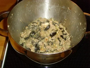 Rezept: Chili Thunfischsahnesoße mit schwarzen Oliven… Chili Thunfischsahnesoße mit schwarzen Oliven… - Rezept