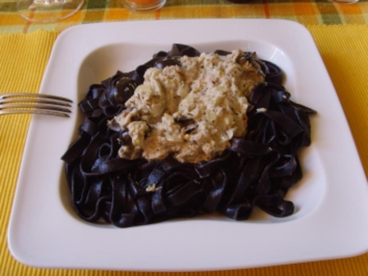 Chili Thunfischsahnesoße mit schwarzen Oliven… - Rezept