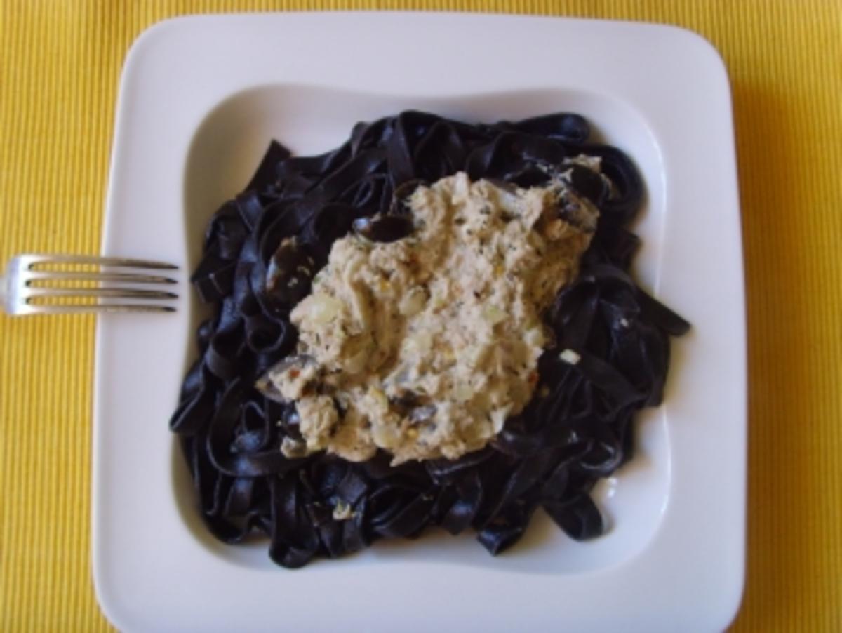 Chili Thunfischsahnesoße mit schwarzen Oliven… - Rezept