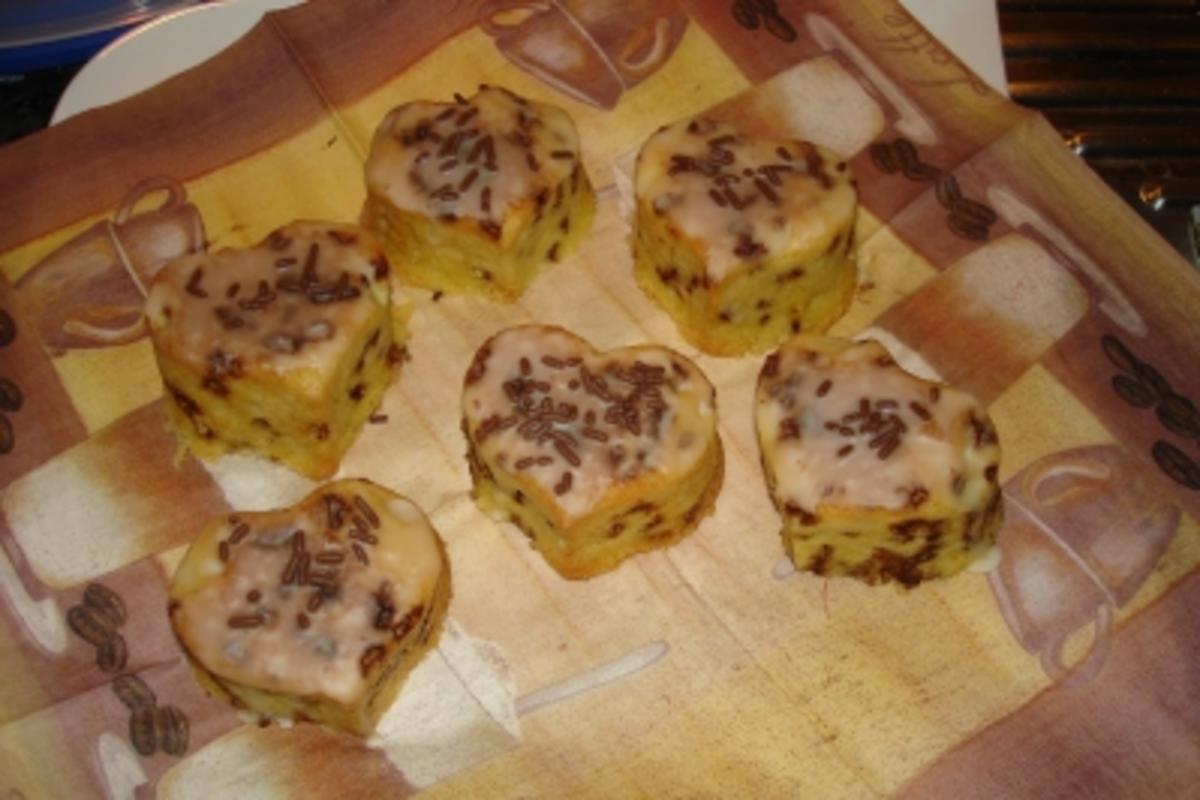 Eierlikör-Muffins mit Schokolade und Glasur - Rezept - kochbar.de