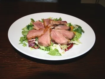 Entenbrust auf Wintersalat mit einer Orangen-Vinaigrette - Rezept