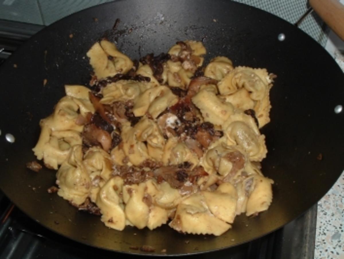 Bilder für Tortellini mit Wildschweinfüllung in weissen Trüffelöl mit Kräuterseitlingen - Rezept