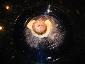 Warme Schokoladenküchlein mit Truffesfüllung - Rezept