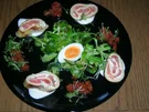 Lachsroulade mit Feldsalat und Tomaten - Rezept