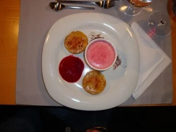 Himbeereissouflé mit Vermouth-Tarte - Rezept