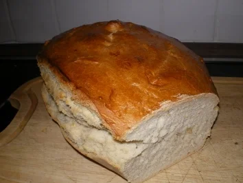 Rezept: Knoblauch-Rosmarinbrot a la Schnecke1974 Knoblauch-Rosmarinbrot a la Schnecke1974 - Rezept