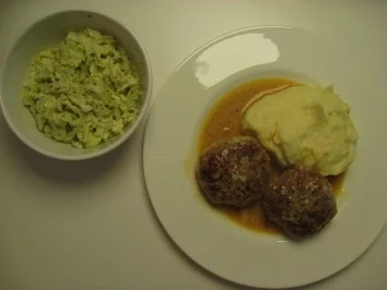 Rezept: "Fleischloabalen" mit Kartoffelpüree Bild Nr. 2 "Fleischloabalen" mit Kartoffelpüree - Rezept - Bild Nr. 2