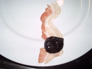 Pflaumen im Speckmantel - Rezept