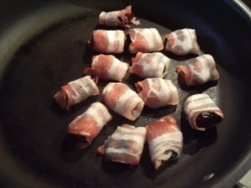 Pflaumen im Speckmantel - Rezept