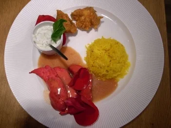 Rezept: Hähnchenbrust mit Rosenblättern dazu Blumenkohl und Reis Hähnchenbrust mit Rosenblättern dazu Blumenkohl und Reis - Rezept