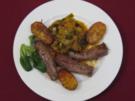 Lammfilets an Lauch mit Feta in Tomaten-Paprikasoße an Rosmarinkartoffeln - Rezept