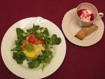 Blumenkohl-Parmesanflan, Rotes Rübensüppchen und Nuss-Strudel - Rezept