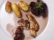 Gebratenes Kaninchen an Zwiebeln u. karamellisierten Kartoffeln - Rezept