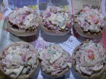 Champignon-Köpfe verschmelzen mit der Füllung - Rezept