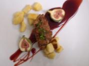 Schweinelende mit Gnocchi, Wacholderbeeren u. Feigen an Portweinsoße - Rezept