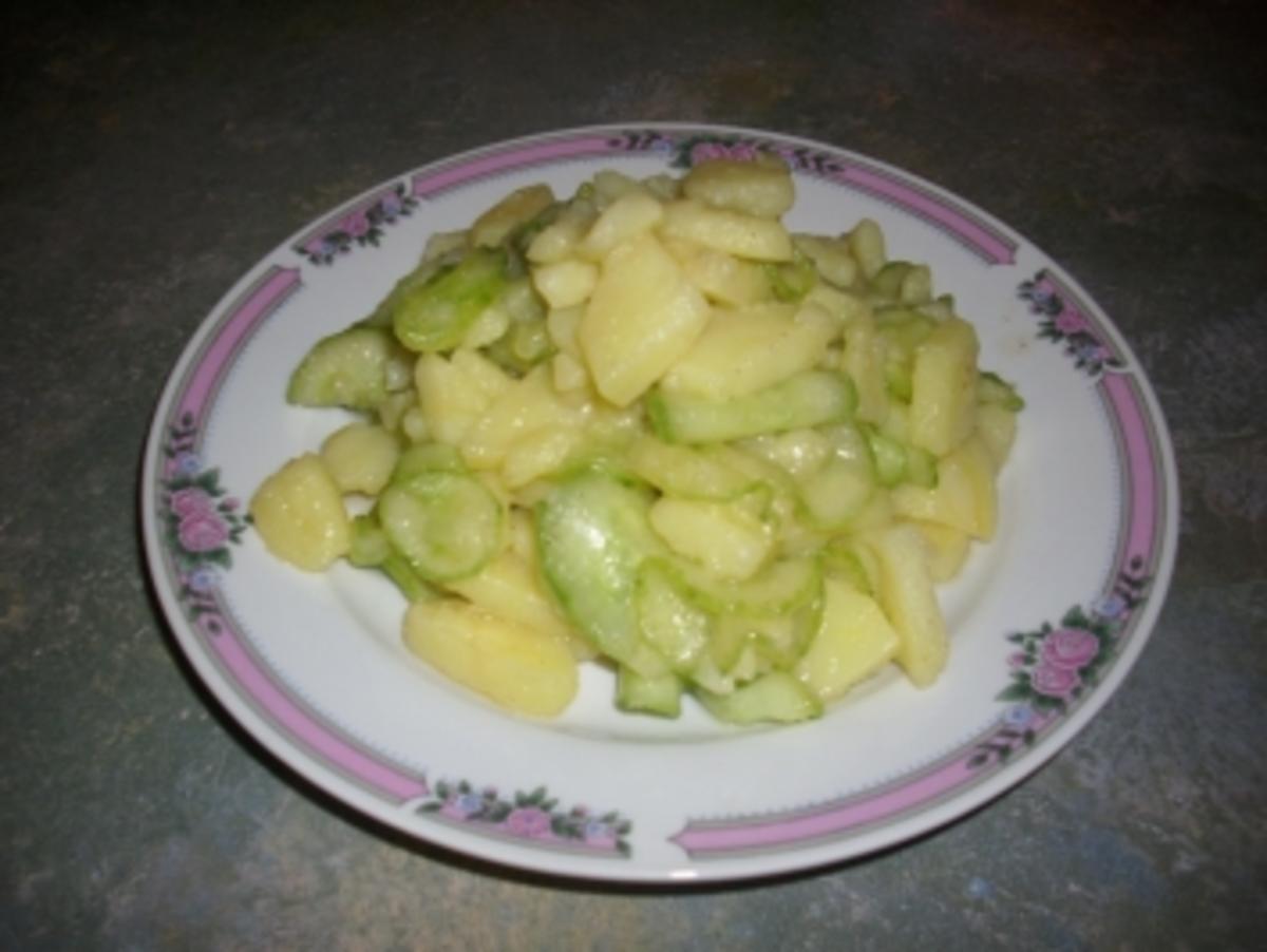 Warmer Gurken-Kartoffelsalat - Rezept