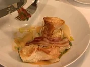 Rezept: Perlhuhnbrust im knusprigen Teigmantel mit Wildkrรคutern und Spargel (Jochen Bendel) Perlhuhnbrust im knusprigen Teigmantel mit Wildkrรคutern und Spargel (Jochen Bendel) - Rezept