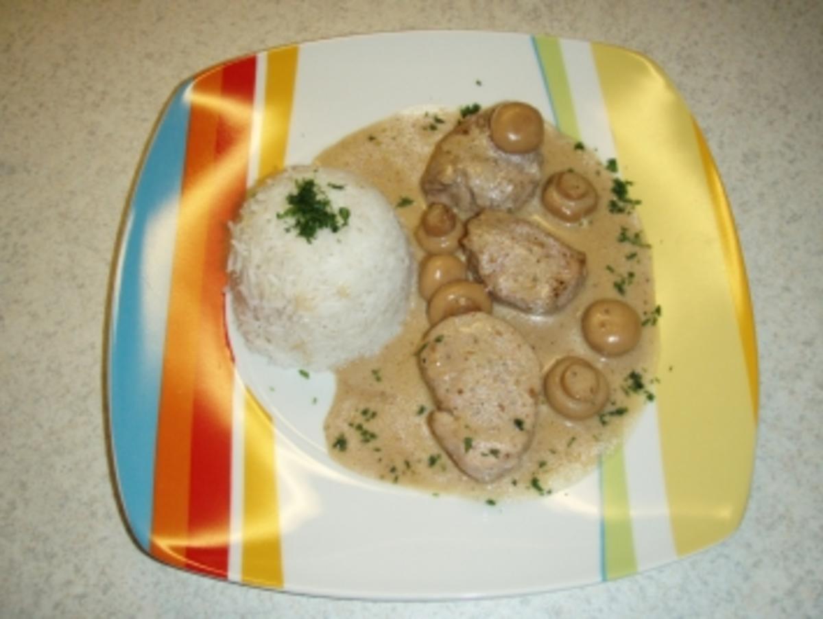 Bilder für Schweinsfilet in Champignonsauce auf Rucolasalat - Rezept