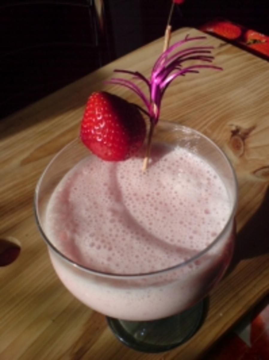 Erdbeer-Buttermilch-Shake - Rezept mit Bild - kochbar.de