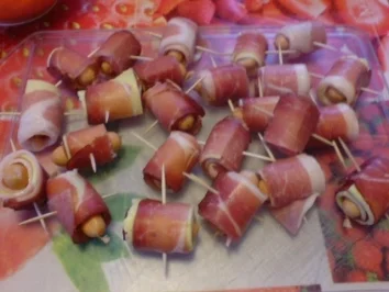 Würstchen in Käse-Bacon-Hülle - Rezept