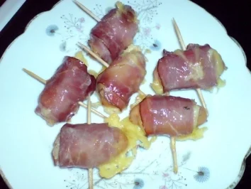 Würstchen in Käse-Bacon-Hülle - Rezept