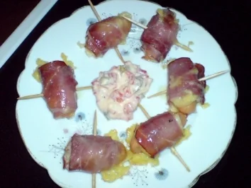 Würstchen in Käse-Bacon-Hülle - Rezept