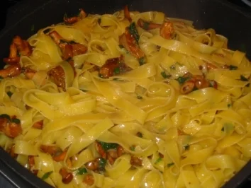 Pfifferlinge mit Bandnudeln - Rezept