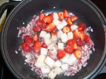 Hähnchenfilet mit Orangen,-Erdbeer,-Melonenkraut - Rezept